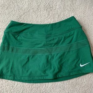 size medium Green Nike tennis skirt